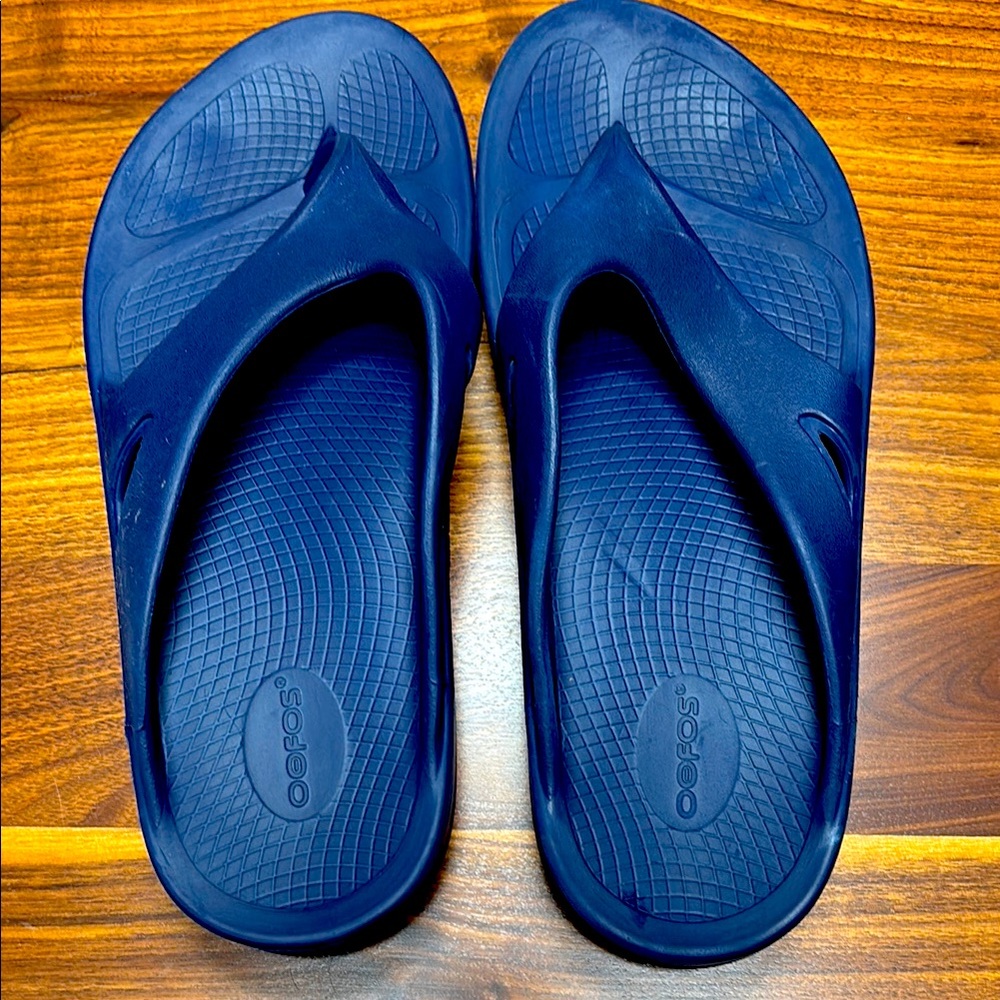 OOFOS Navy Recovery Sandals